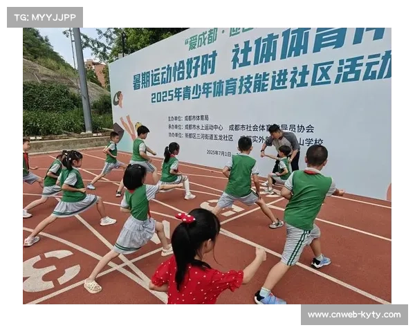 社区体育协会组织观赛，助威健儿